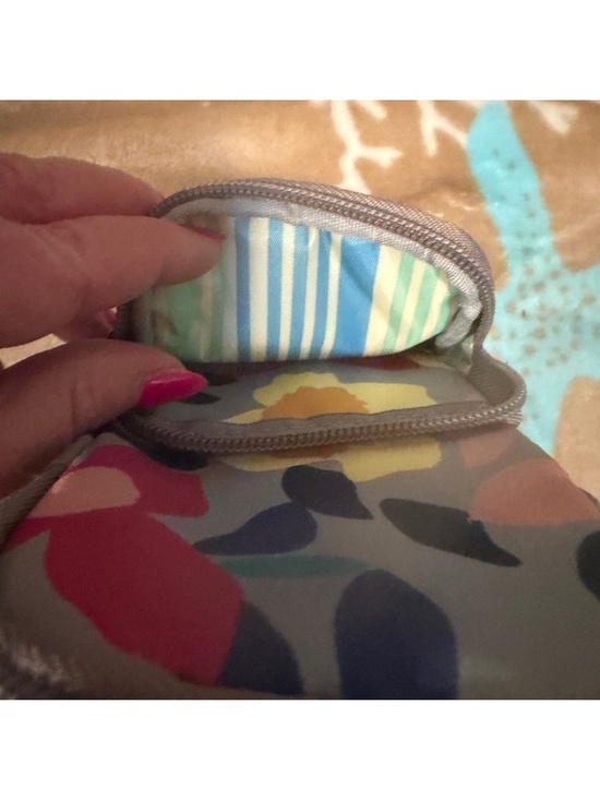 Lug Huggie SE~Wildflower Multi~NEW with tags - Picture 6 of 6